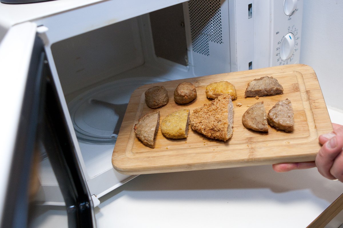 Можно ли ставить микроволновую печь на холодильник? - Декор
