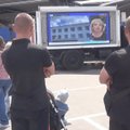 Venemaa uus relv Ukraina sõjas: tohutud ratastel televiisorid, mis näitavad Vene riigikanaleid