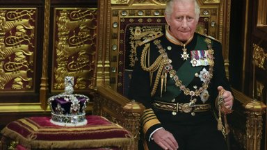 Elizabethist tunti pidulikul tseremoonial puudust: Charles viskas enne kõne pidamist kroonile nukra pilgu