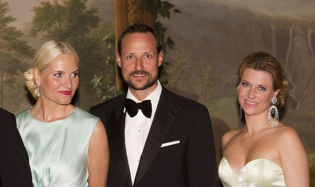 Norra kroonprintsess Mette-Marit, kroonprints Haakon ja printsess Märtha Louise