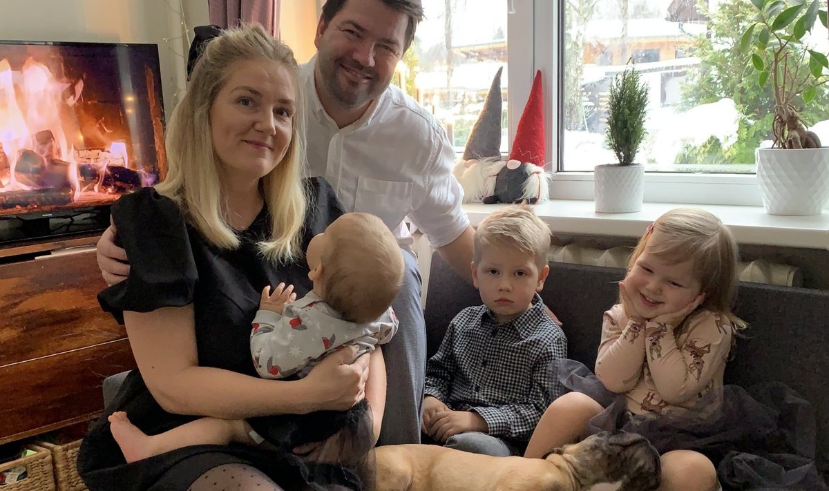 Vanemad on õnnelikud oma suure pere üle.