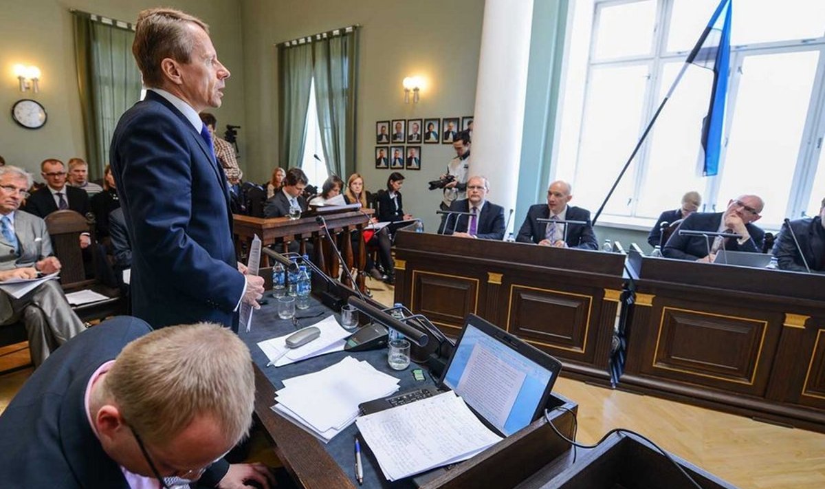 Rahandusminister Jürgen Ligi käis üle juba varem kohtule saadetud seletuskirja tähtsamad kohad. (Foto: Tanel Meos)
