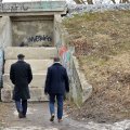 Valimised tulekul: Kristiines järsku betoonblokkidega suletud jalakäijate tunnelit käisid uurimas kõrged linnaametnikud