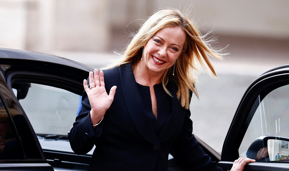 Giorgia Meloni saabumas uue valitsuse ametisse vannutamise tseremooniale Quirinale'i presidendipalees.