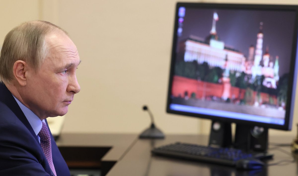 Putin oma Novo-Ogarjovo residentsist valitsuse virtuaalset istungit juhtimas. 