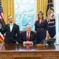 VAHVA FOTO | Trumpi kõrval poseerinud pedagoog võttis tulise poosi ja näitas iseloomu