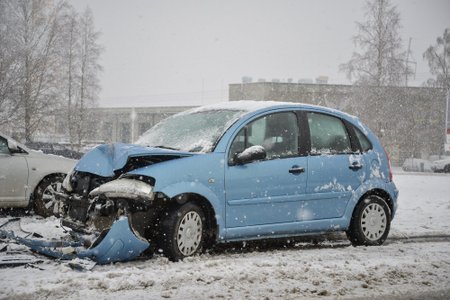 Viljandi lähistel põrkasid kokku kaks autot