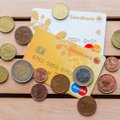 Swedbank будет постепенно переходить на выпуск банковских карточек из переработанных вторичных материалов
