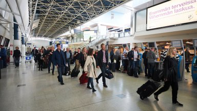 Helsingi lennujaam hoiatab: täna on oodata ajaloo suurimat ummikut