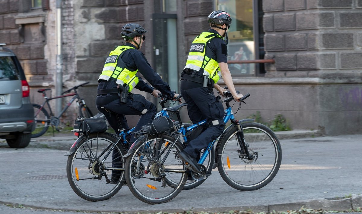 Abipolitseinikud jalgratastel, pilt on illustratiivne.