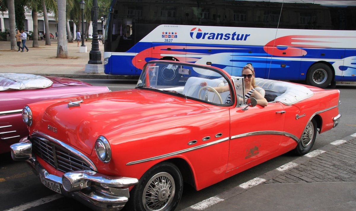 Kuuba pealinn on täis vaatamisväärsusi. Tuur 1950. aastate kabrioletiga annab linnast hea ülevaate kondimootorit kulutamata.