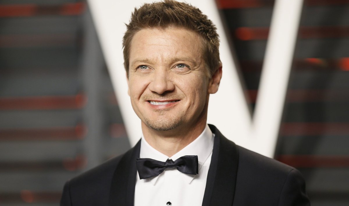 Actor Jeremy Renner arrives at the Vanity Fair Oscar Party in Beverly Hills