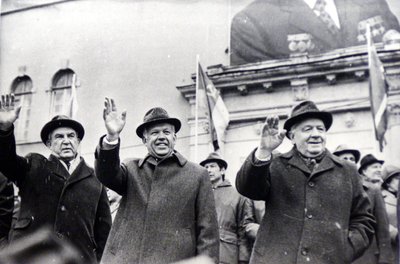 Seltsimehed tribüünil: Valter Klauson, Karl Vaino, Johannes Käbin