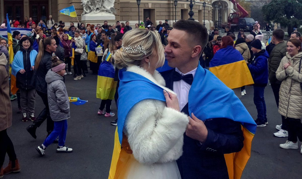 Украинцы по всей стране празднуют освобождение Херсона. Фото из Одессы
