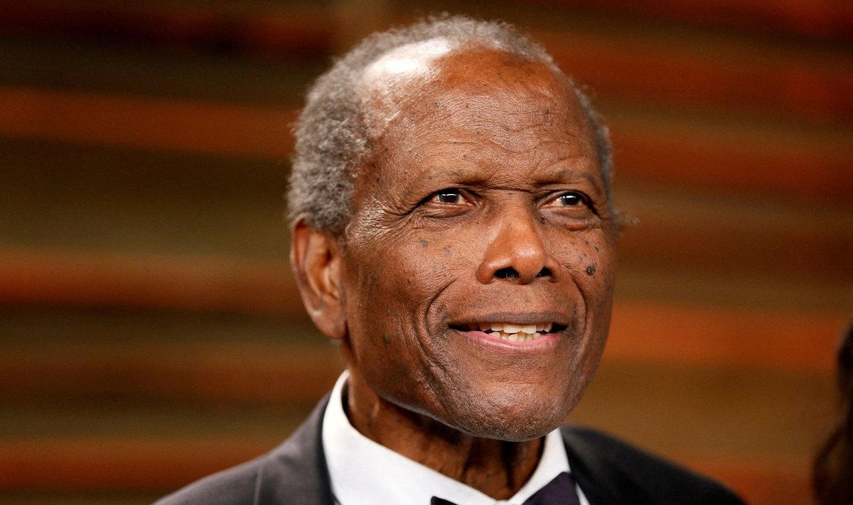 FILE PHOTO: FILE PHOTO: Actor Sidney Poitier arrives at the 2014 Vanity Fair Oscars Party in West Hollywood