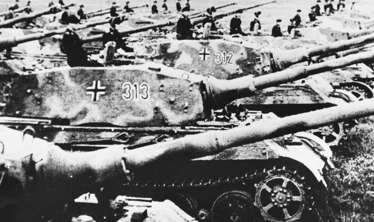 Sakslaste tankirivi veeres rünnakule Stalini Nõukogude Liidu vastu. Stalin teadis, et Hitler teda ründab, kuid ei osanud seda oodata nii vara.