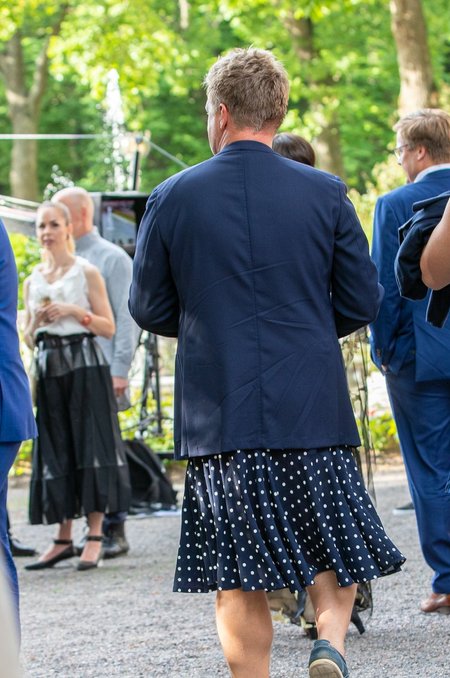 Meelis Mandeli rõivavalik ajas traditsionalistidel harja punaseks.
