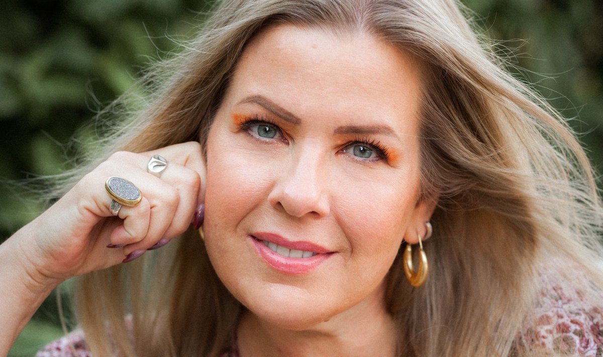 Kristi Luik on USAs elav kolumnist, kelle sulest on Eestis ilmunud raamat “Veidrike printsess”. Tema lapsed on kooliealiseks sirgunud ja Kristi mõtteis mõlgub plaan koos perega vähemalt aastaks Eestisse kolida – tema süda on just siin.