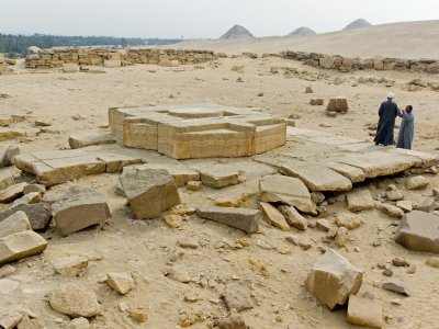 Nyuserre Ini auks ehitatud templi varemed, mille alt avastati uus, veelgi vanem tempel (foto: Flickr / kairoinfo4u)