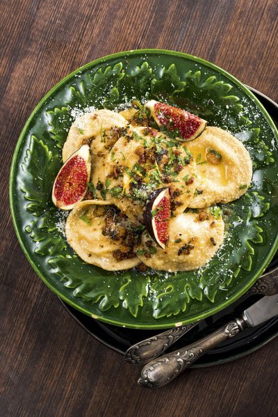 Muskaatkõrvitsa-kitsejuustu ravioolid prosciutto kastmega