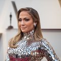 TULINE VIDEO | Kas tõesti 53? Jennifer Lopez kooris sünnipäeva auks riided seljast