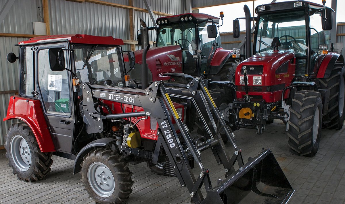 Belarussid on Eesti põllumeeste seas hinnatud traktorid. Kuna Valgevene on sõjaga seotud, võib nende müük Eestis lõppeda.
