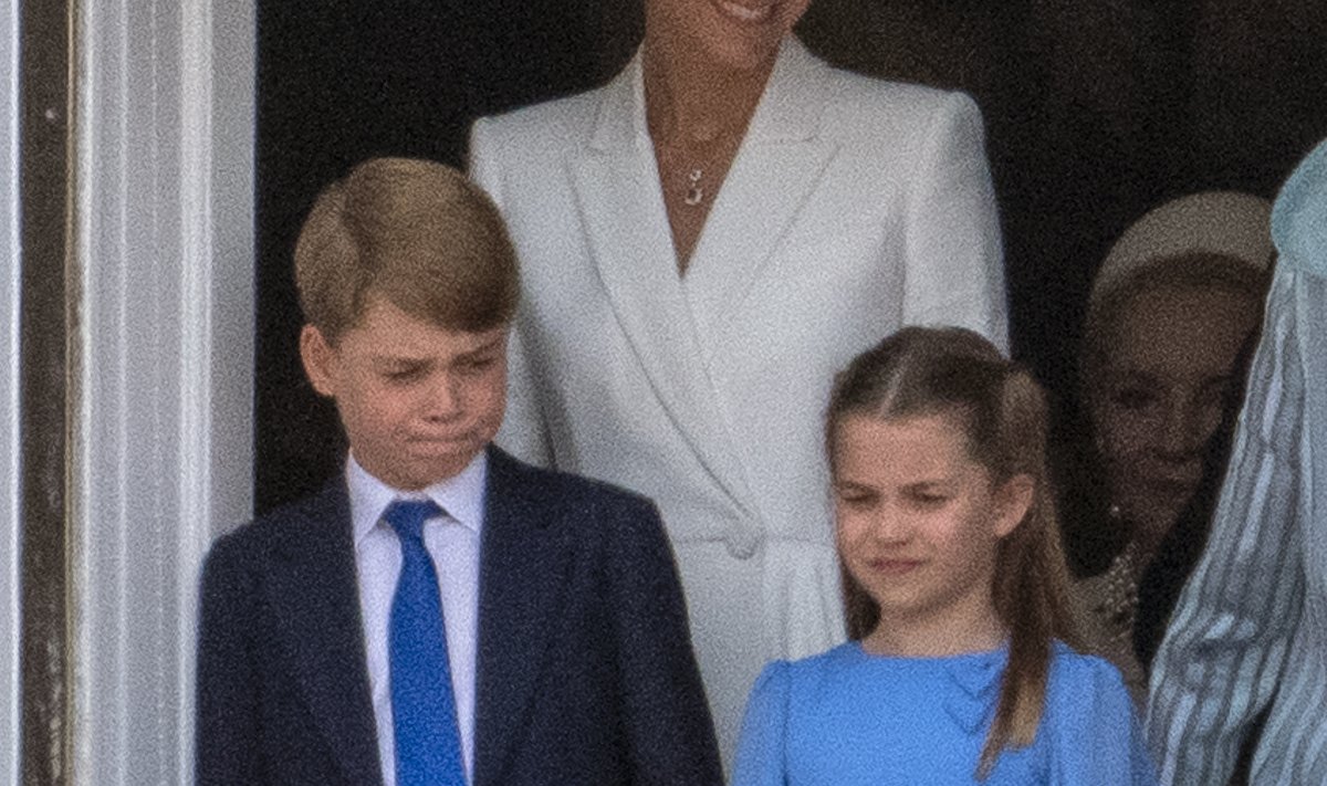 Prints George ja printsess Charlotte oma ema Catherine'iga.