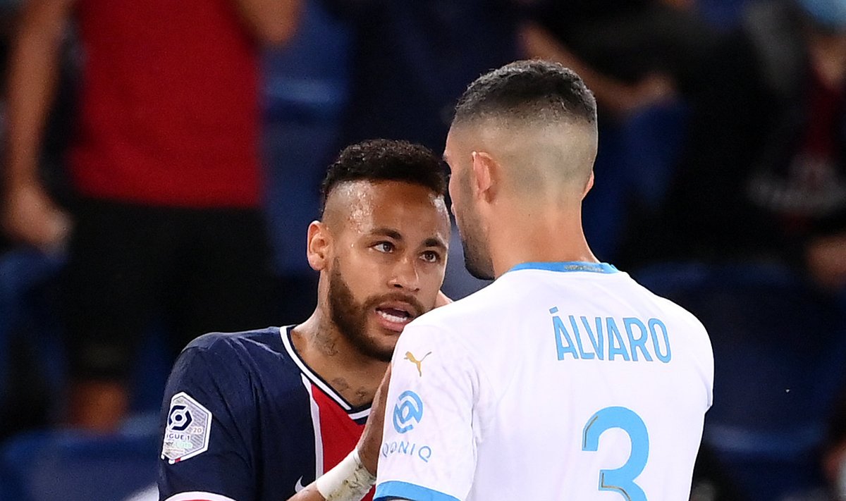 Neymar (vasakul) ja Alvaro Gozalez.