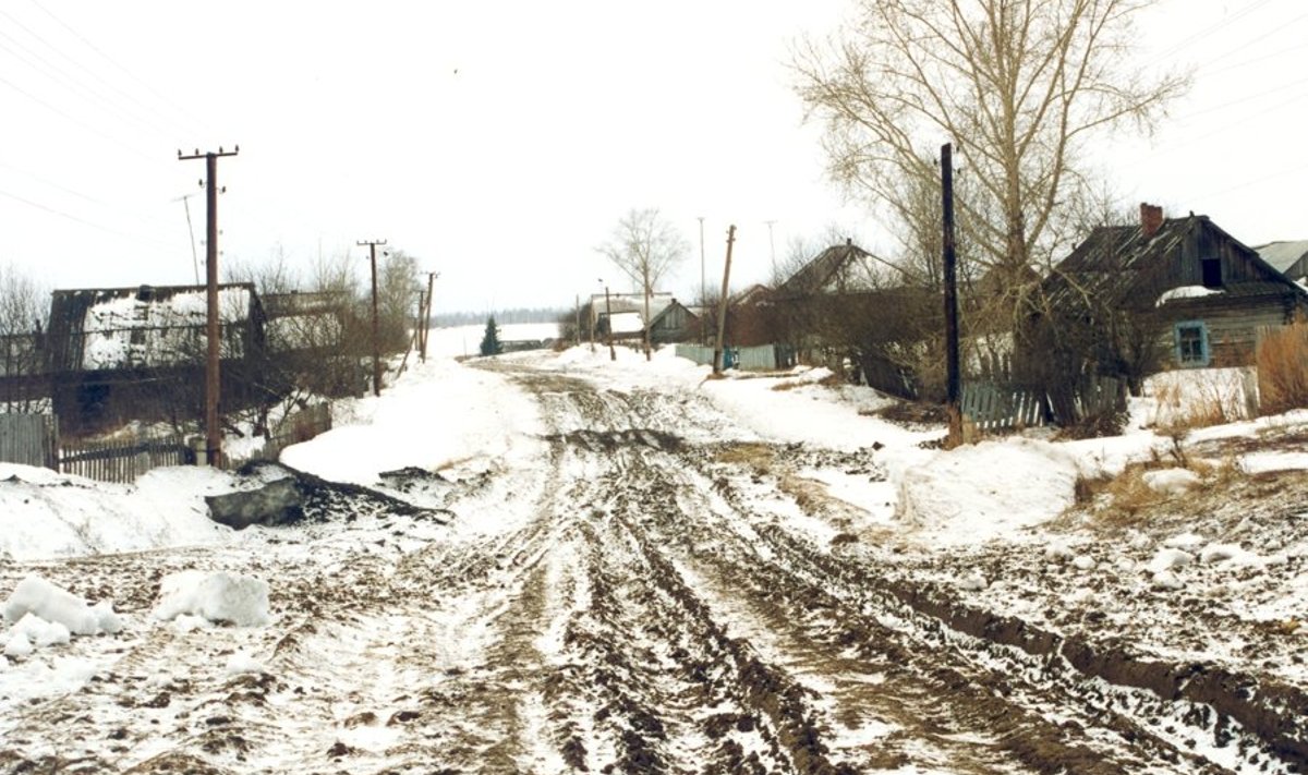 Siber, Omsk, Estonka küla varakevadel 1996. aastal. Foto: Anu Korb
