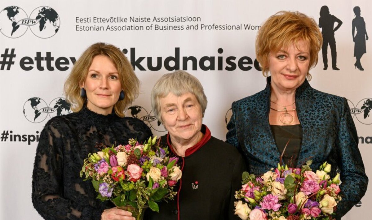 Vasakult: aasta noor naisettevõtja 2019 Mari-Liis Lind, aastate naine Anu Raud, aasta naine 2019 Emöke Sogenbits
