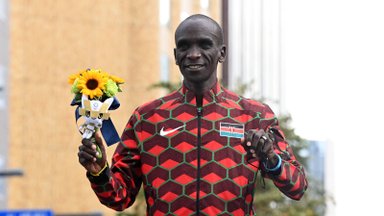 ОИ-2020 | Кениец Кипчоге лучше всех бегает марафоны — второе олимпийское золото подряд