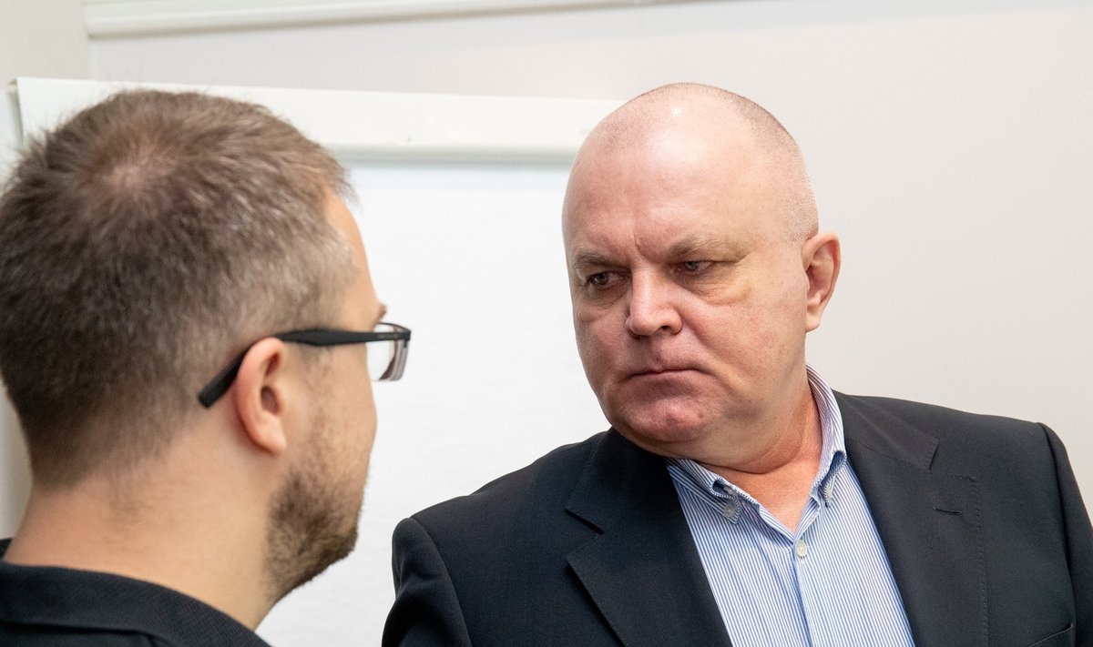 Urmas Reitelmann paremal