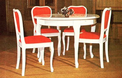 Enno Holmi 1970. aastate keskpaigas disainitud barokilik söögitoamööbel Bella.