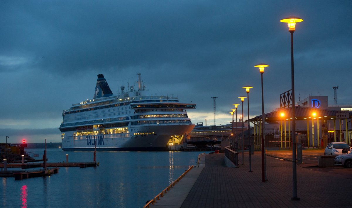 Tallinki ja Viking Line laevad. Tallinna linn ja sadam