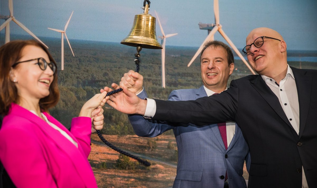 Enefit Green tuli börsile 2021. aasta oktoobris. Et IPO õnnestumine oleks kindlam, osales selles ka EBRD, soetades enam kui 4 miljonit aktsiat. Lõpuks märgiti pakkumine neli korda üle.