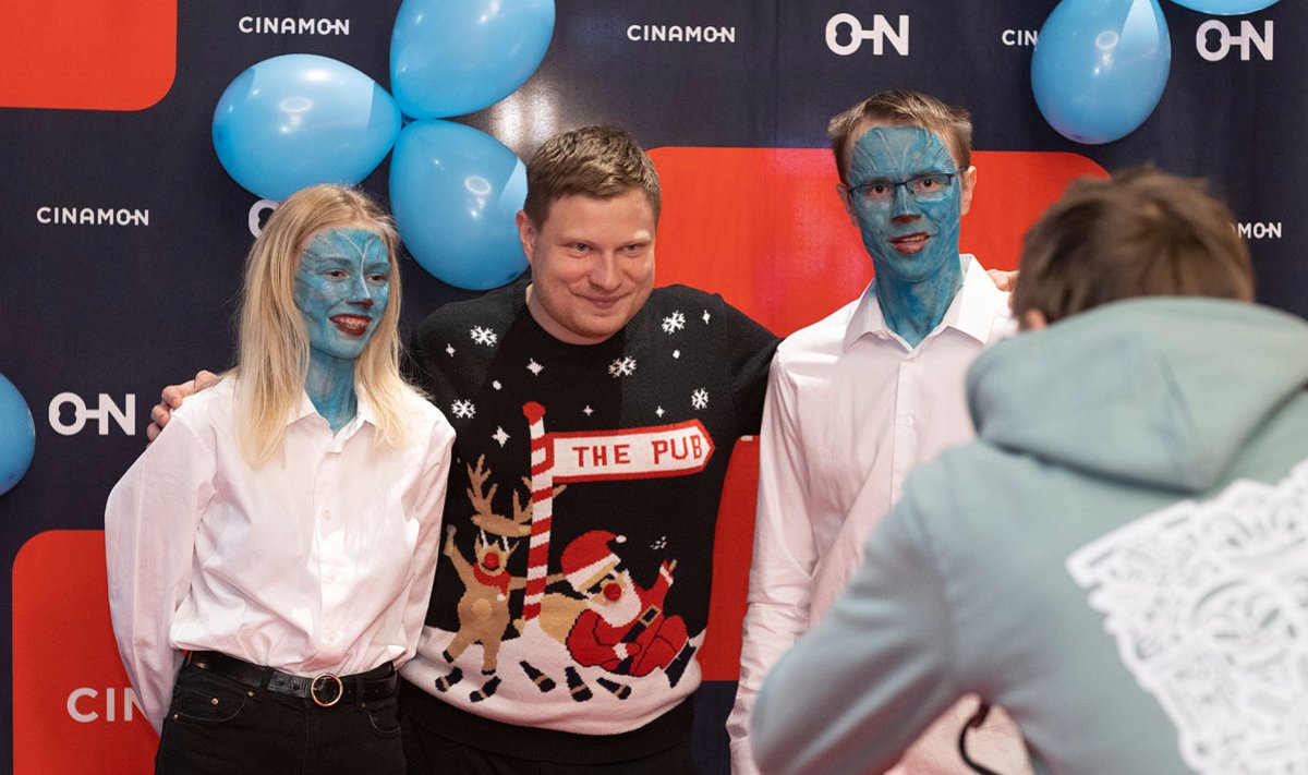ESILINASTUS: "Avatar: vee olemus" esilinastus Eestis möödunud nädalal ning pidulikul esimesel seansil tervitasid publikut filmilikult sinise näoga tegelased.