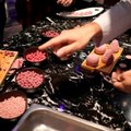 Šveitsi šokolaadigigant tõi pärast 13 aastat kestnud arendustööd turule roosa šokolaadi