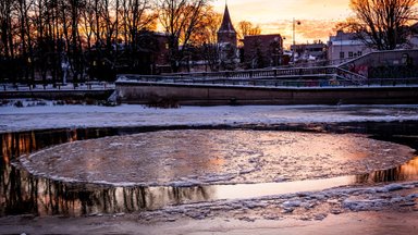 ФОТО | На реке Эмайыги появилось редкое природное явление - вращающийся ледяной диск