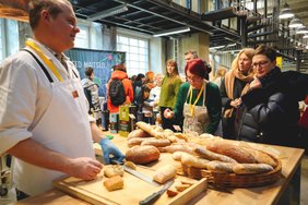 ФОТО | Не протолкнуться! На Фестиваль хлеба в Таллинне собралось много народу