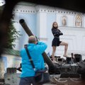 FOTOD | EPL sõjast räsitud, ent suviselt sumisevas Kiievis: näib, et pommivarjenditele eelistatakse kodumugavusi