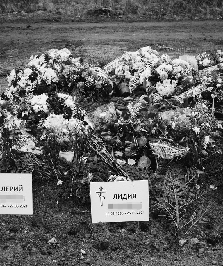 3. aprillil peeti matused Tallinna kalmistul. Terve pere maeti samal ajal, samale hauaplatsile.