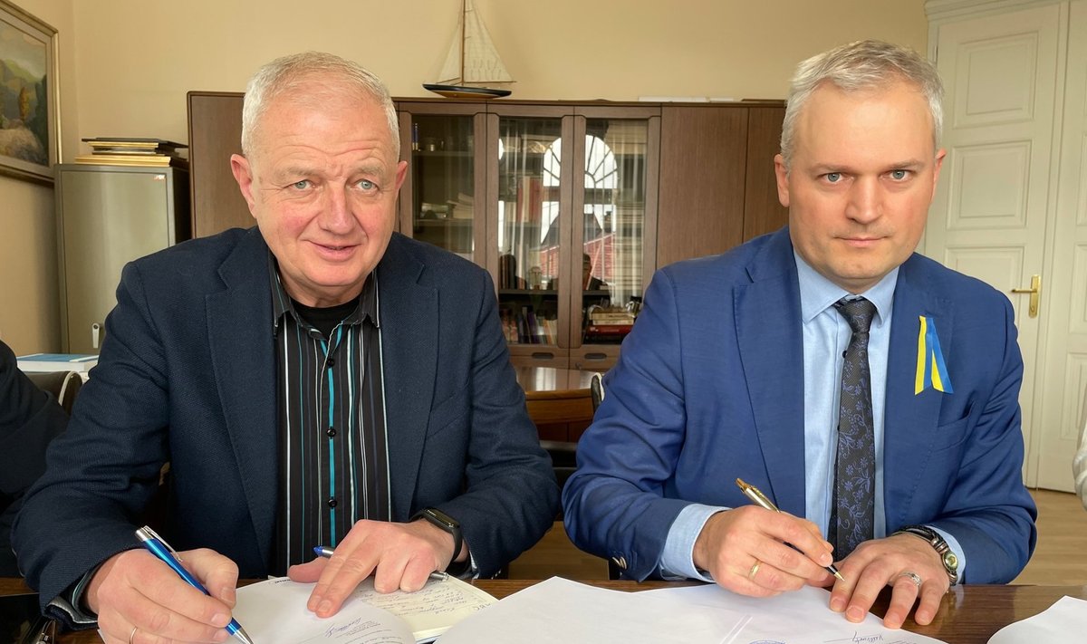 Генеральный директор Fermi Energia Калев Каллеметс и директор по развитию «Эко-Оптима» Тарас Федак подписывают Меморандум о взаимопонимании