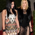 FOTO | Sama skandaalne nagu tema ema! Madonna tütar Lourdes ilmus moelavale paljaste tisside ja karvaste jalgadega