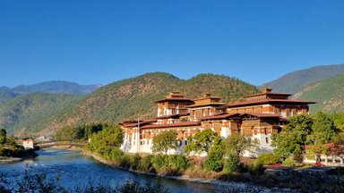 REISIKIRI | Bhutan. Mägine riik, mille tipud on vallutamata ja kus järvedes ei ujuta