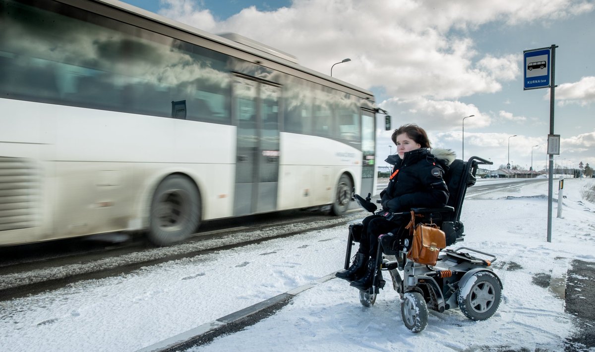 Hendra Raual on jäänud busside ligipääsetamatuse tõttu käimata nii tööl kui ka koolis.