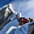 У вершины Эвереста выстроилась очередь в 300 человек. Два альпиниста погибли сразу после восхождения