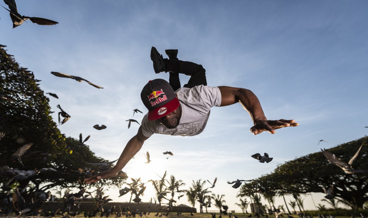 Bosila Bonya, artistinimega B-Boy Junior.