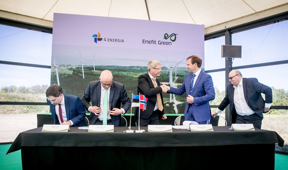 Eesti Energia juhatuse esimees Hando Sutter lõi Vardari esindaja Thorleif Leifseniga suurtehingu märgiks käed.