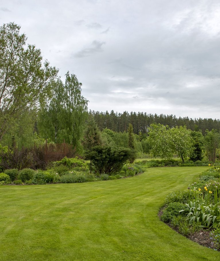 Klassikaline Inglise muru Räpina kandis Palusalu aias, kus selle peamine eesmärk on peenarde õieilu ja liigirohkuse väljatoomine. See aed murukonkursil ei osale.