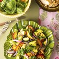 RETSEPTID | Suviselt värvilised salatid värskete kartulite, porgandite, herneste, ürtide, kana, kala ja teiste sobivate kaaslastega